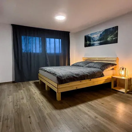 Neli Apartment *